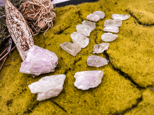 Natural Kunzite for heart healing - Moth to Flame Candles